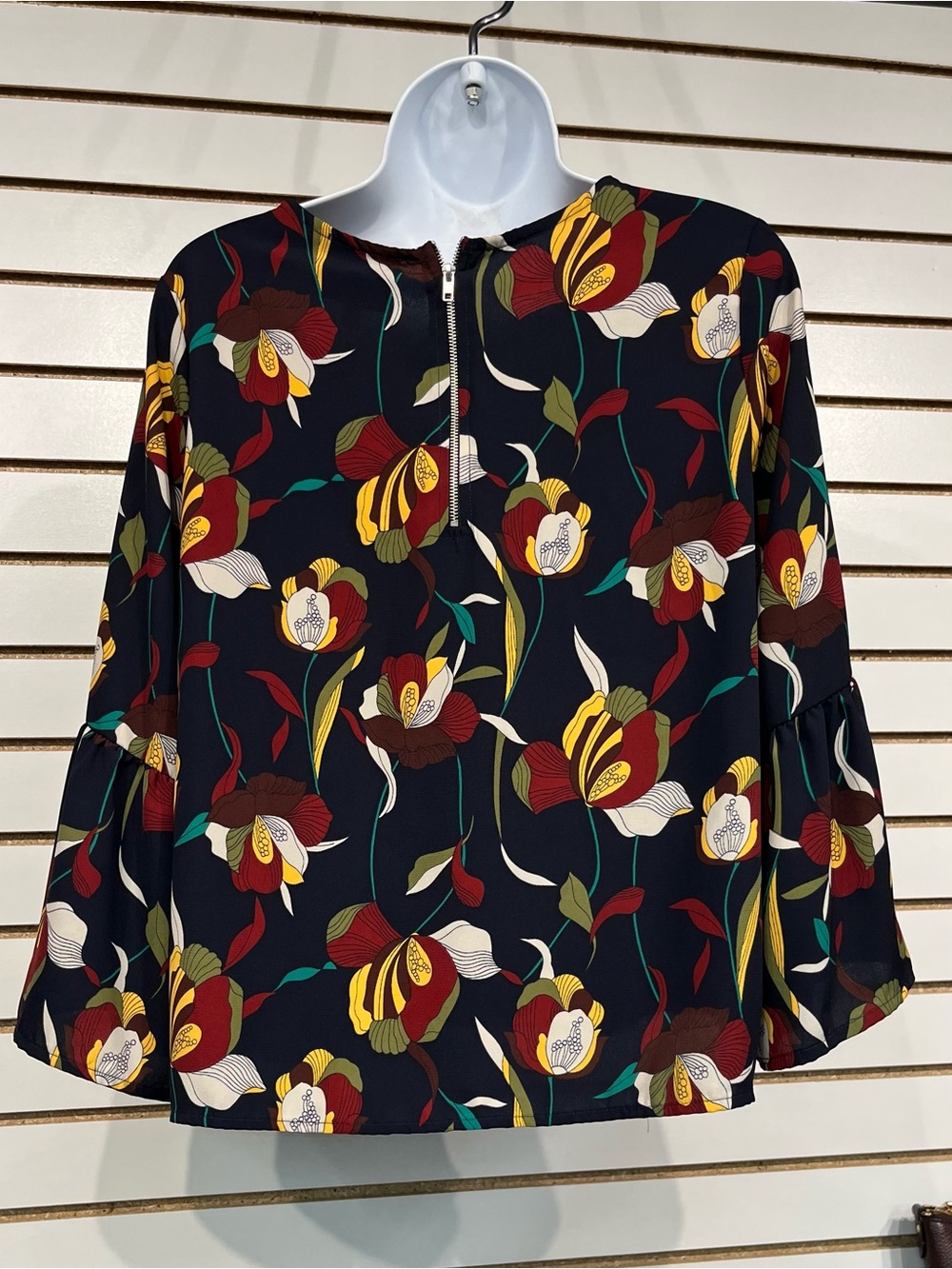 W5 floral blouse size small - Picture 6 of 9